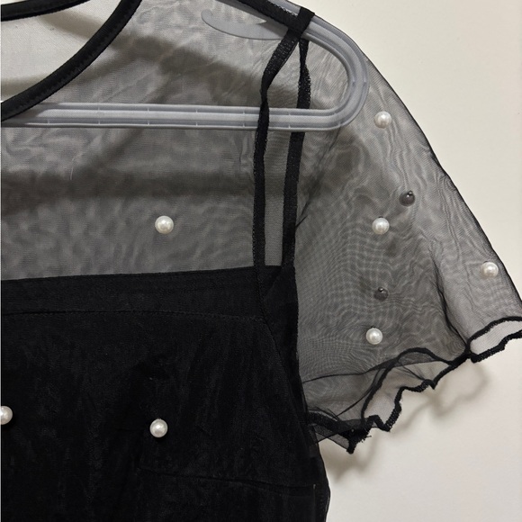 Elegant Black Dress with Pearl Accents - Picture 2 of 7